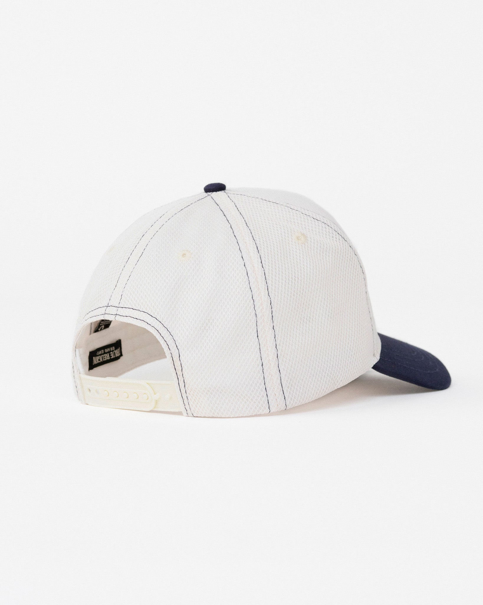 TR HS EMBLEM HAT - WINTER WHITE