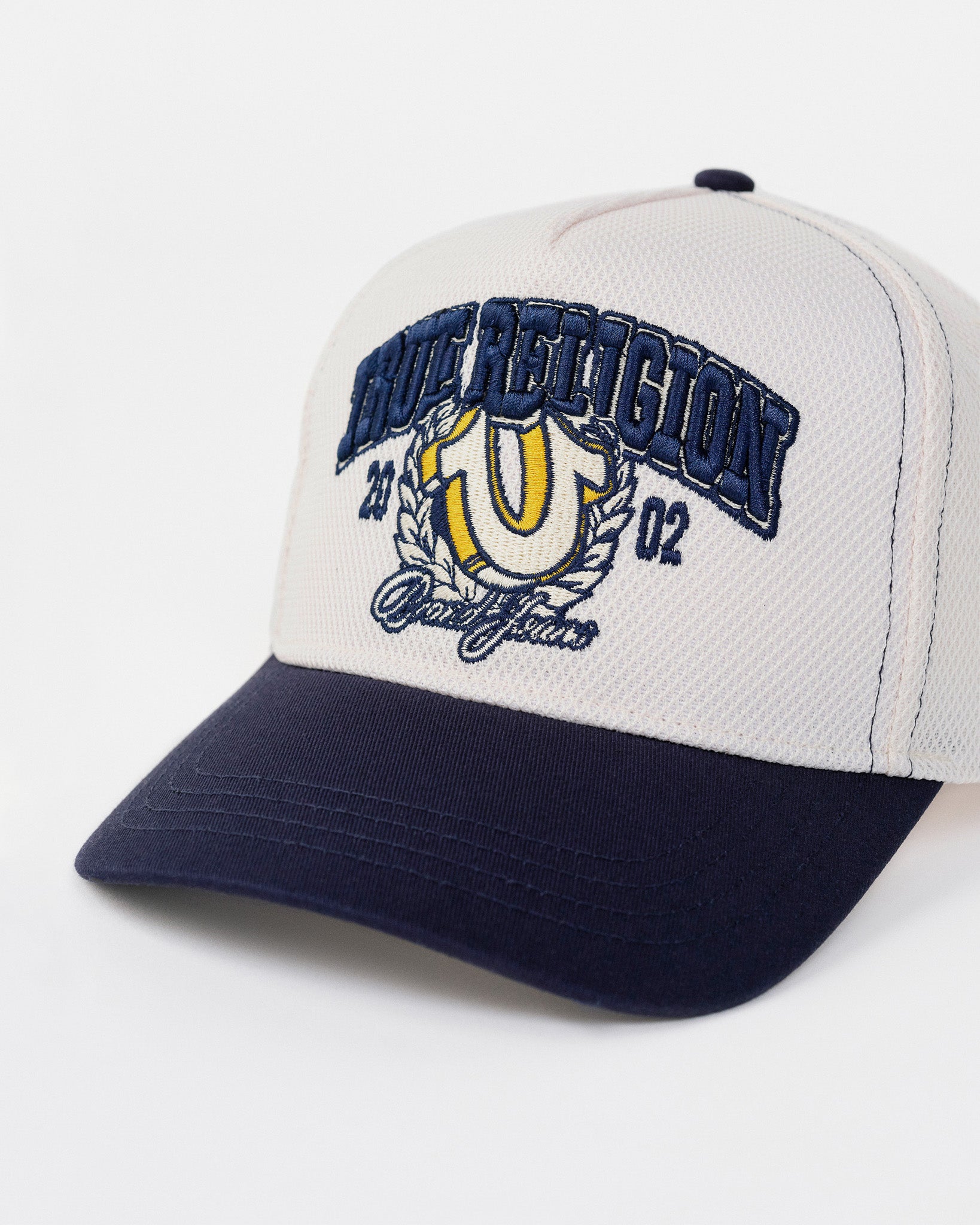 TR HS EMBLEM HAT - WINTER WHITE